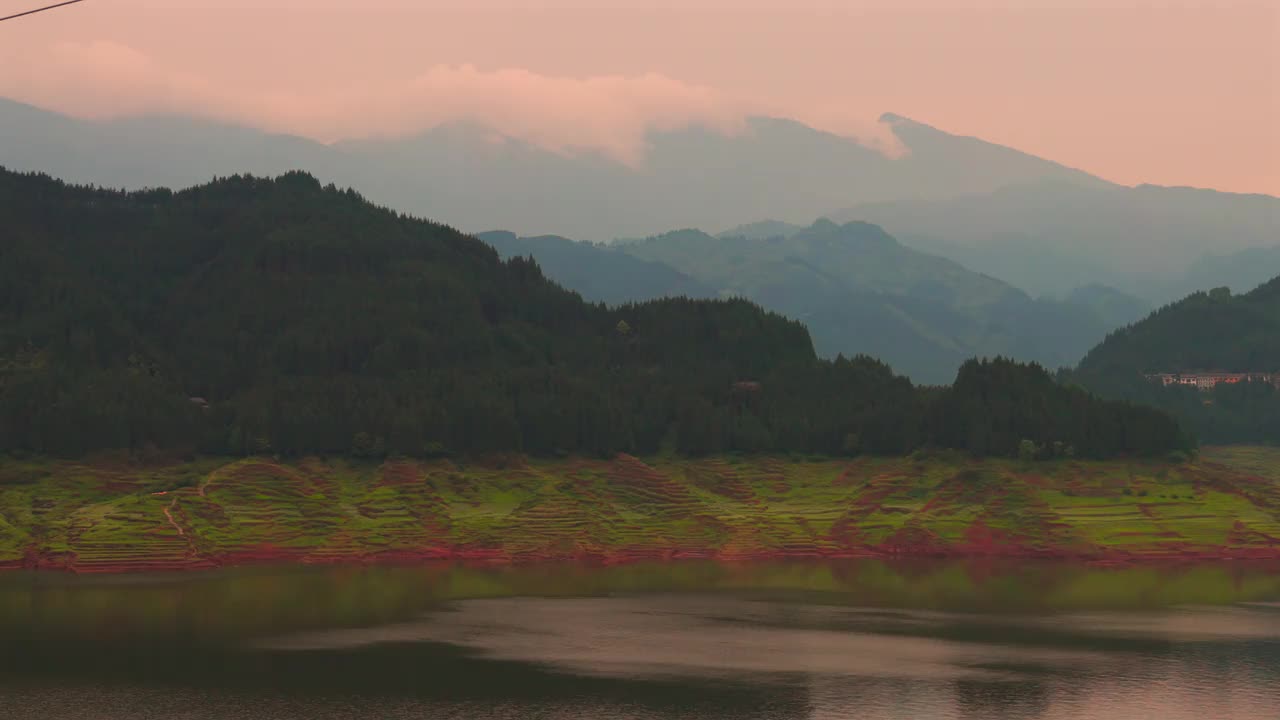 瓦武山下的酉湖视频下载