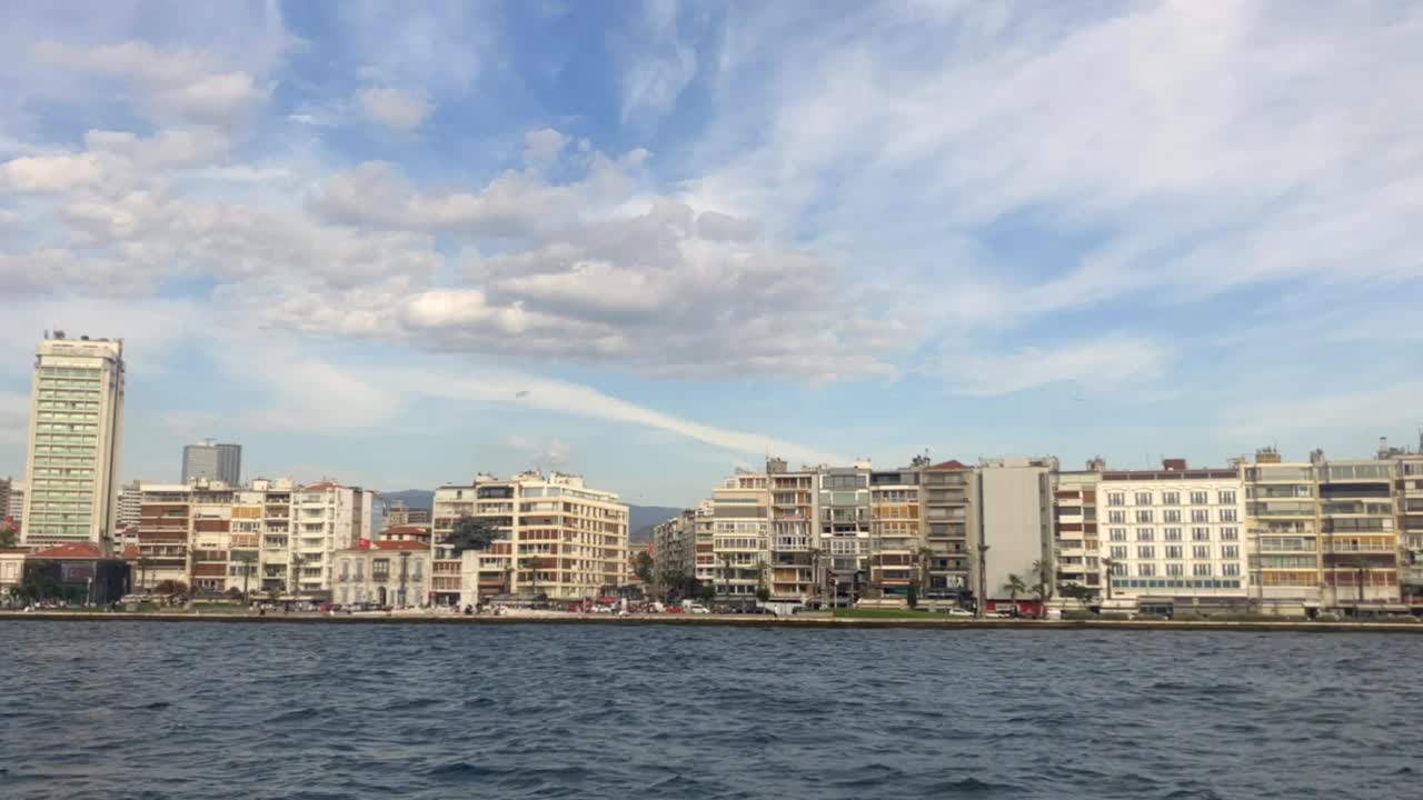 伊兹密尔海岸线，从Alsancak Kordon俯瞰视频下载