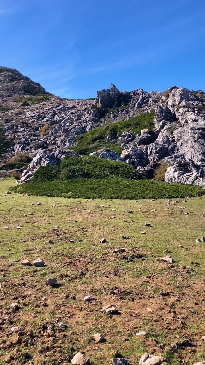 通往托雷西拉山顶的小路视频素材