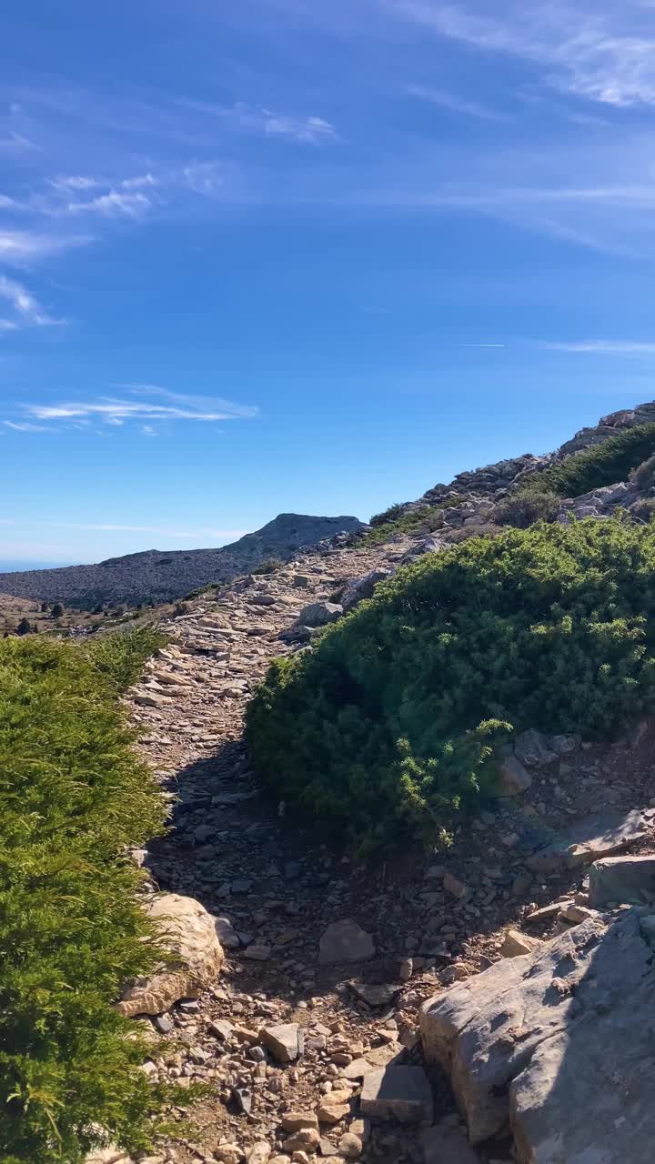 通往托雷西拉山顶的小路视频素材