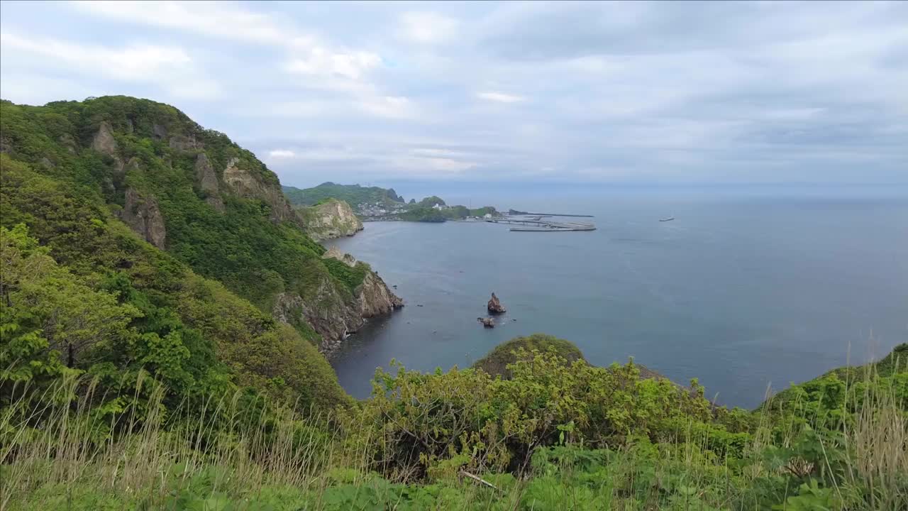 埃托莫半岛崎岖的海岸线视频素材