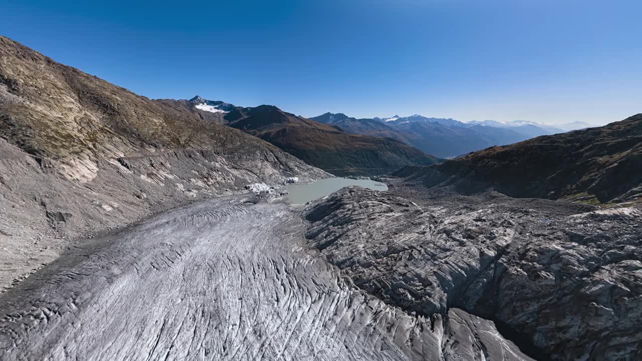 罗纳冰川(Rhonegletscher)的360度无缝循环航拍全景，位于瑞士瓦莱州富尔卡山口附近。视频下载