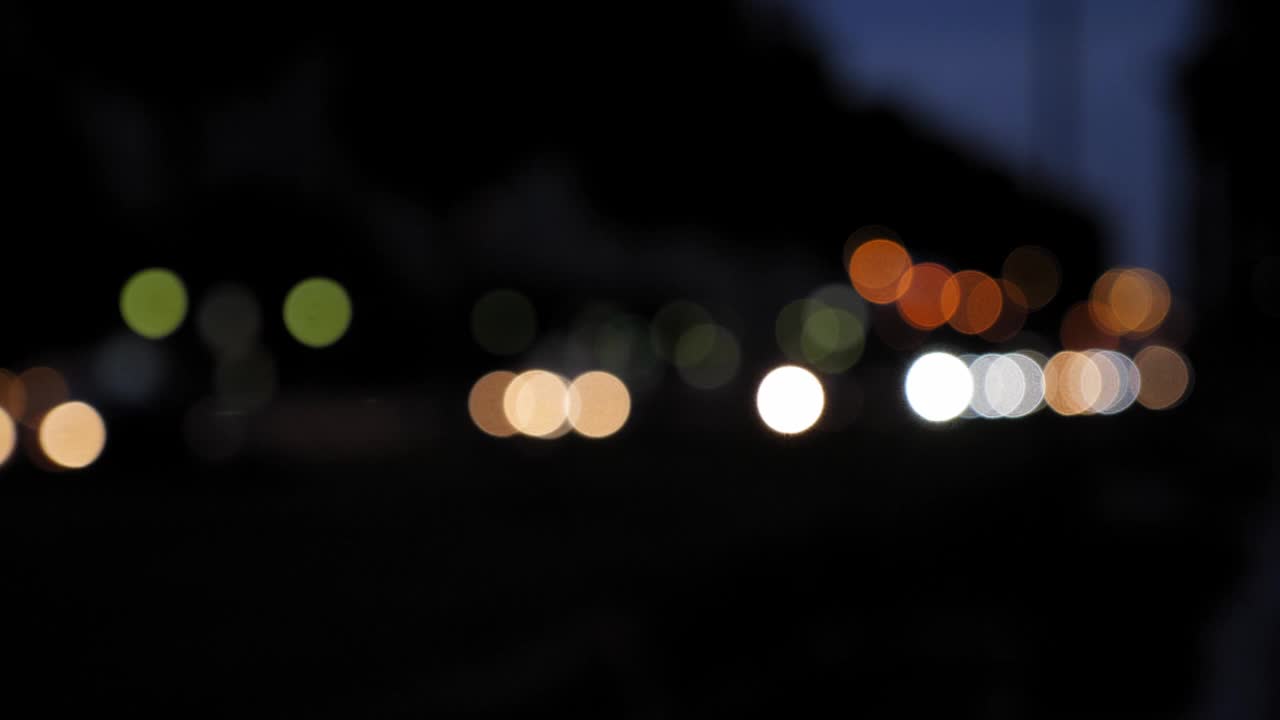 道路交通散焦，交通城市夜行。视频下载