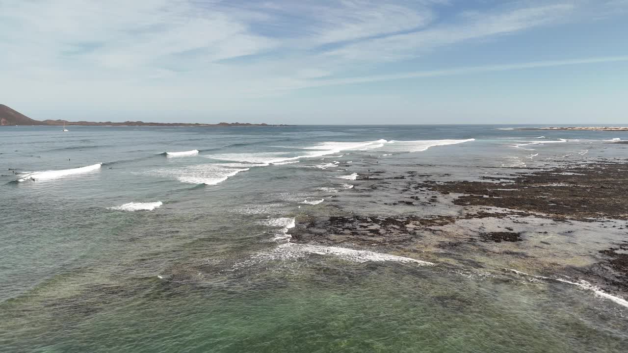 加那利群岛科拉雷霍的富埃特文图拉海滩海浪视频素材