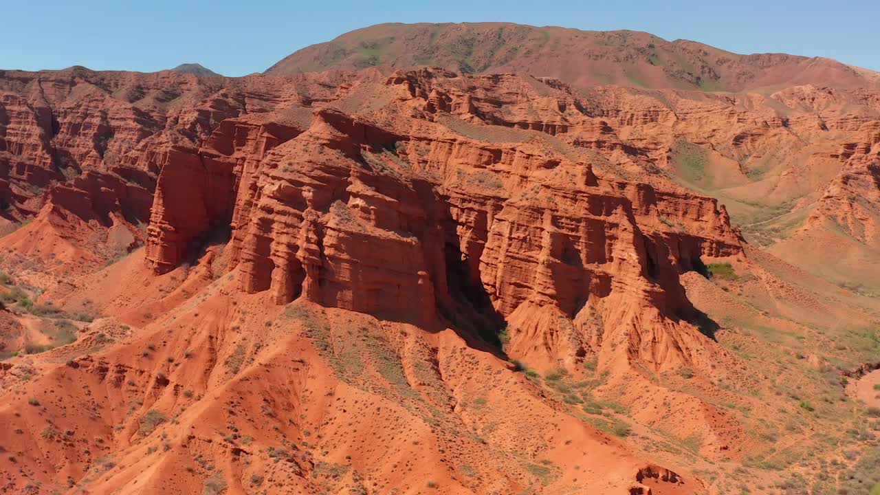 石质红砂地层破旧，易受侵蚀。康内克峡谷是布姆斯基峡谷中的一个神奇的地方。视频下载