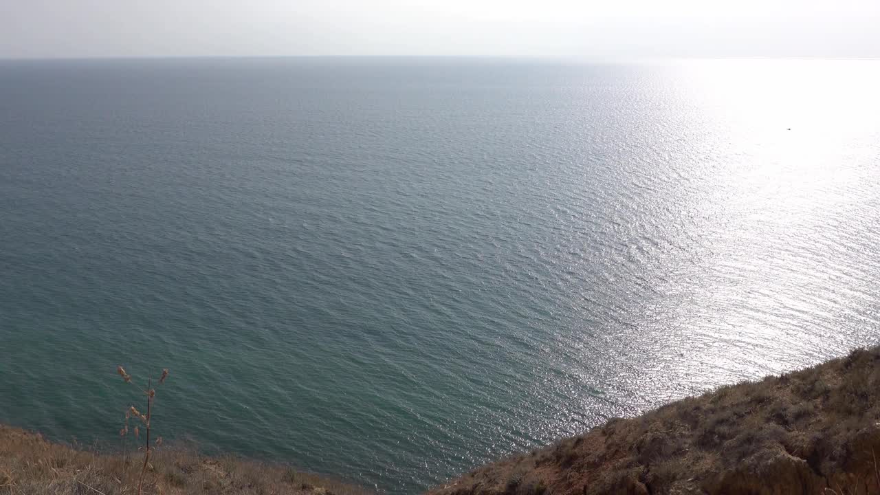 波涛汹涌的黑海海景。视频下载