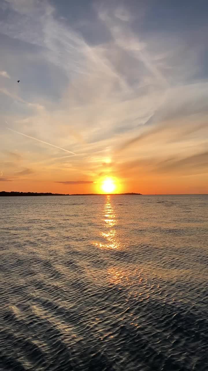 海上的日落。视频素材