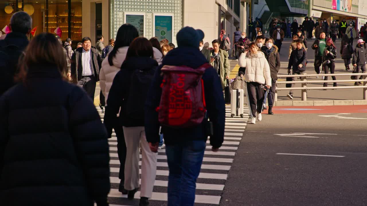 新宿人行横道的慢镜头视频下载