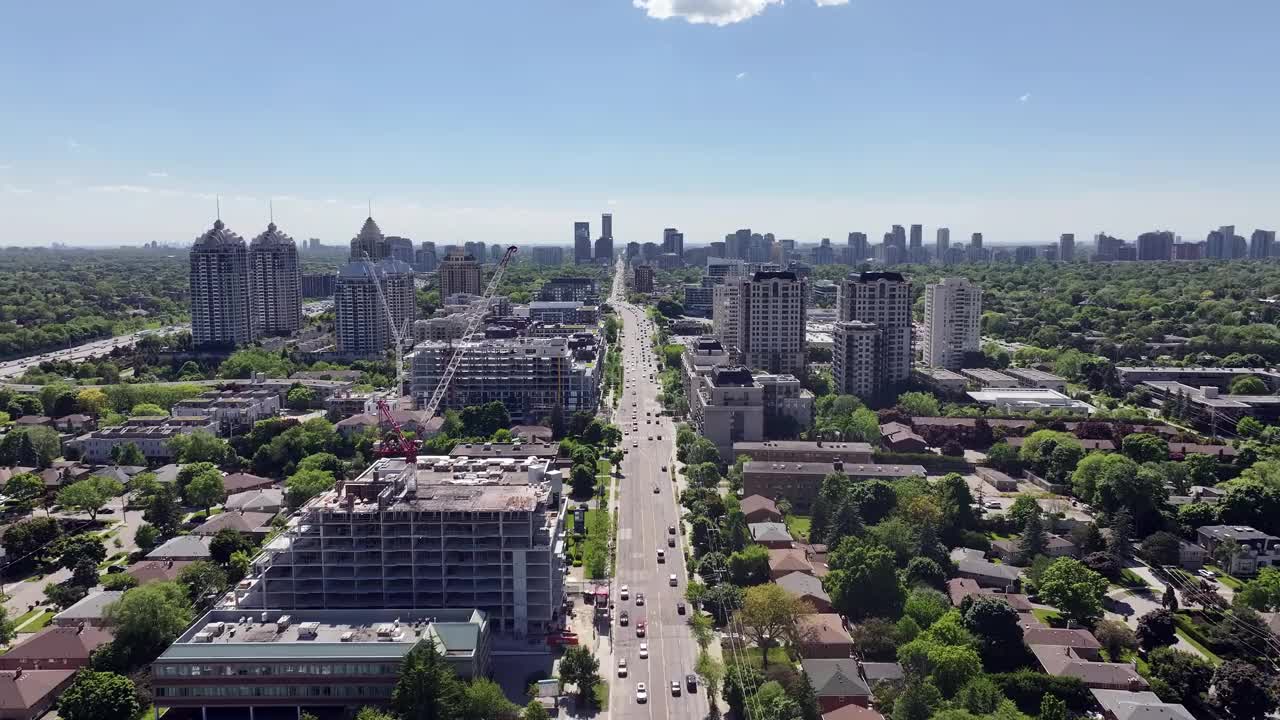 在加拿大安大略省的一个阳光明媚的日子里，春天的北约克视频下载