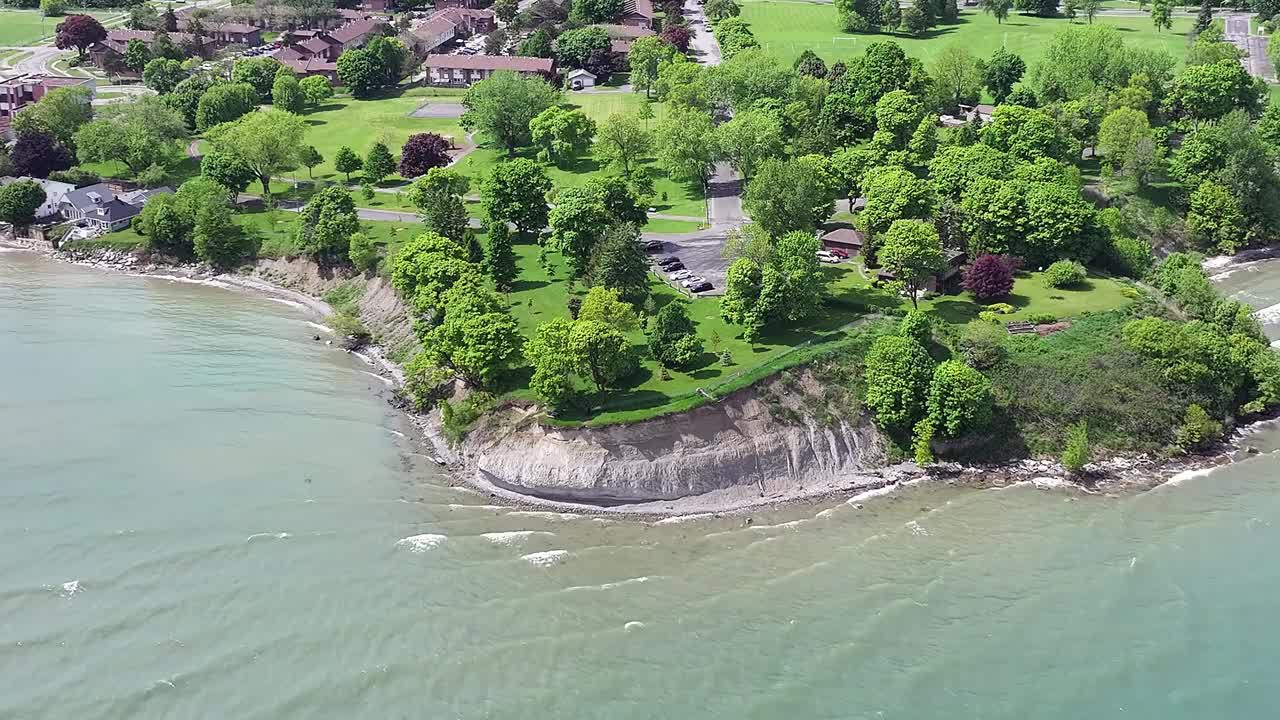 空中湖景公园和安大略湖，奥沙瓦，加拿大视频下载