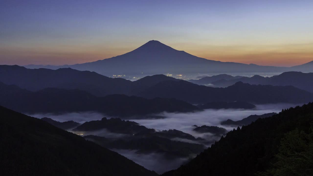 从静冈市吉原拍摄的拂晓富士山和云海视频下载