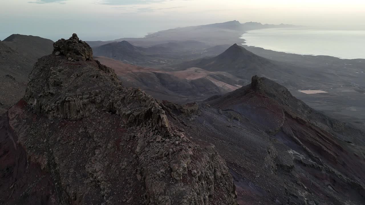 加那利群岛富埃特文图拉火山的鸟瞰图视频素材