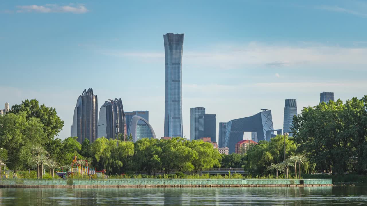 中国北京中国国际贸易中心CBD建筑的延时风景视频下载