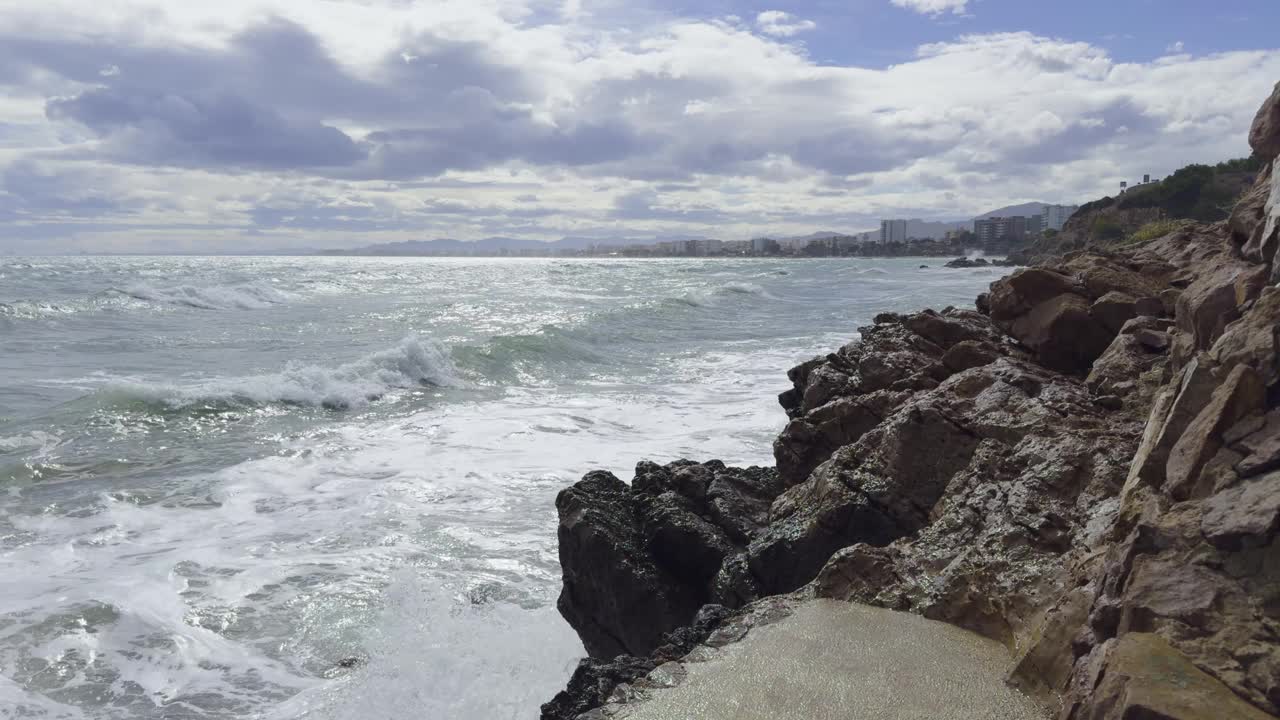 春天西班牙地中海沿岸的风暴视频下载