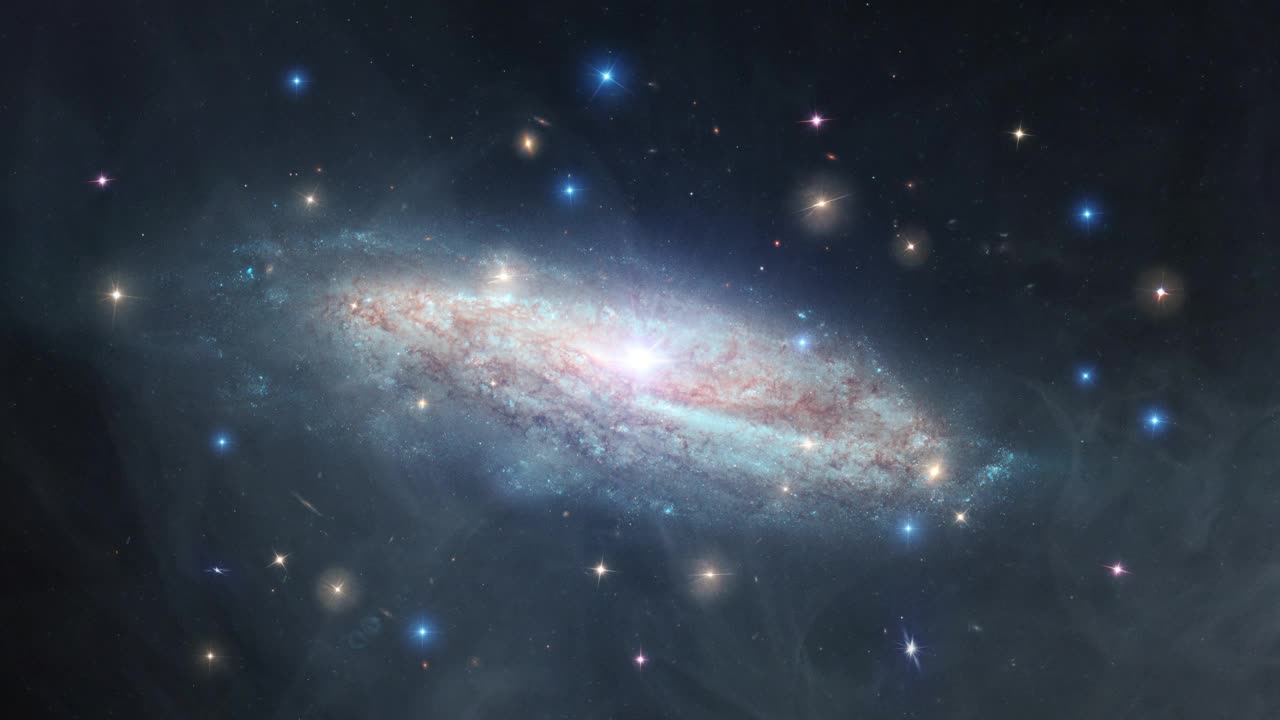 星系太空飞行探索旅行穿越外太空的ngc7541是一个棒旋星系。4K循环动画飞行通过发光的星云，云和恒星场。由NASA图片提供的元素。视频素材