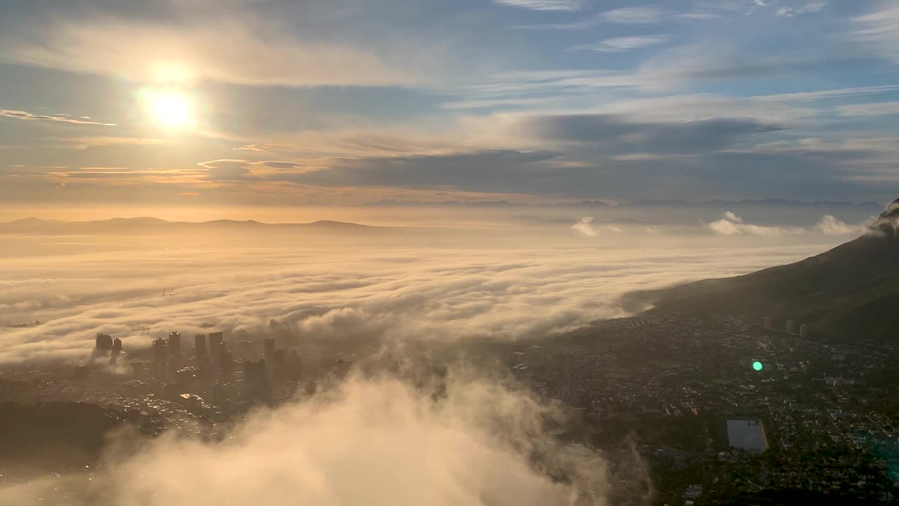 开普敦狮头山顶的日出。视频下载