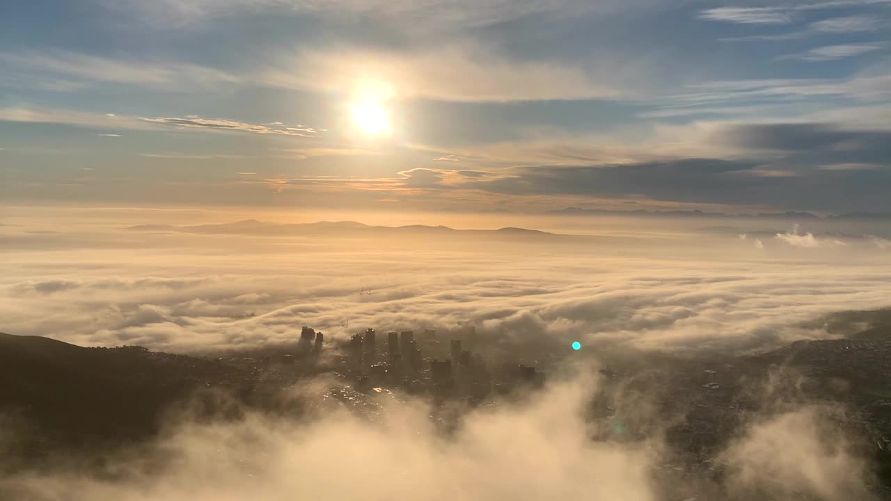 开普敦狮头山顶的日出。视频下载