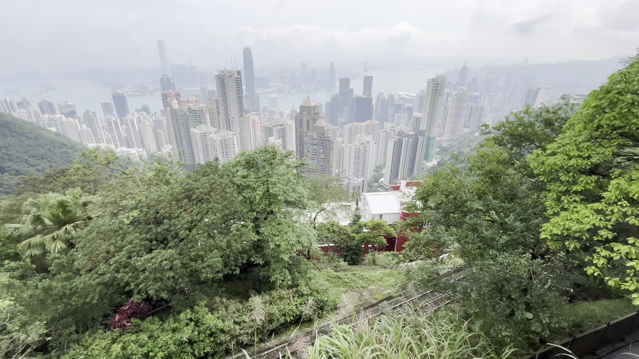 香港金融区和山顶缆车的天际线视频下载