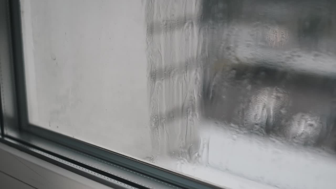 窗户玻璃结露视频素材