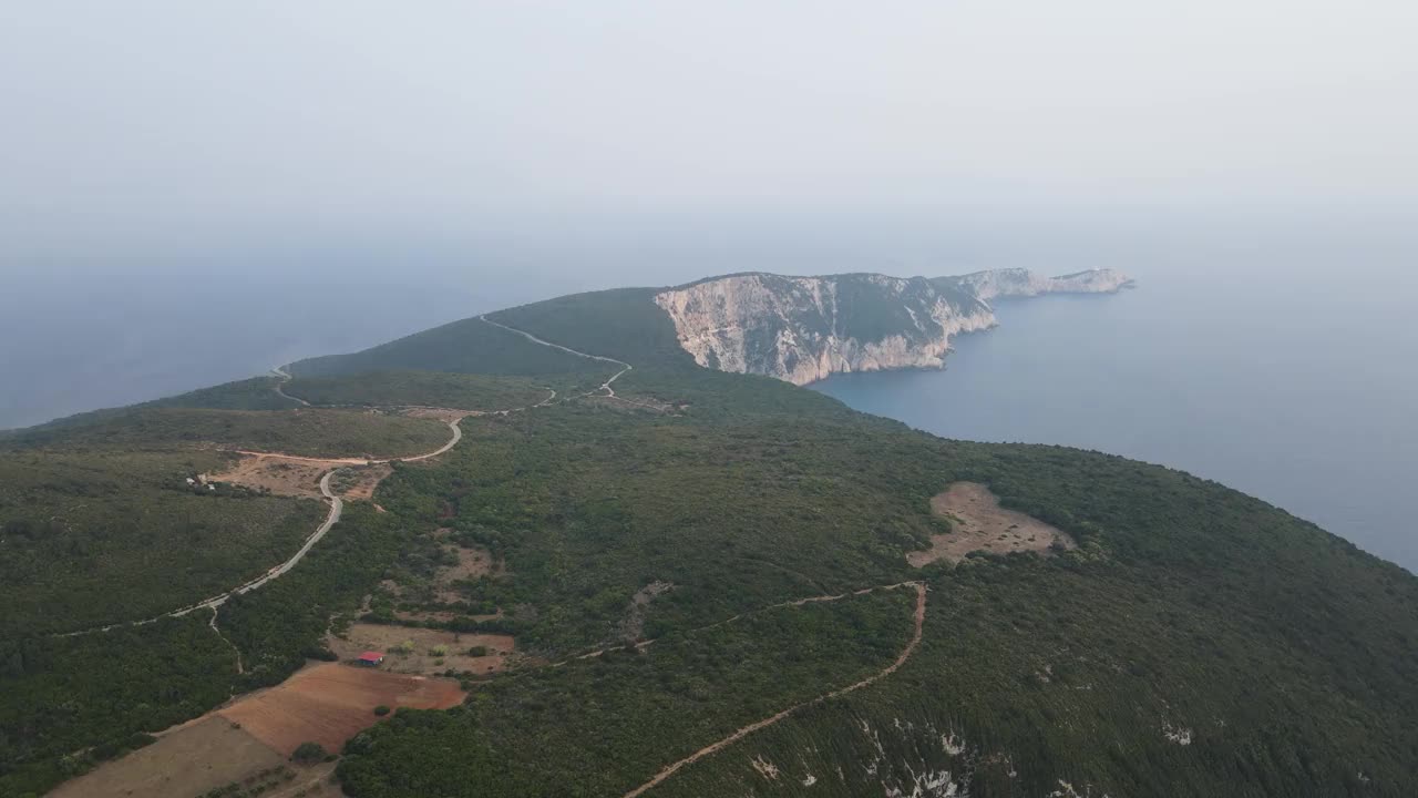 希腊爱奥尼亚群岛莱夫卡达海岸线鸟瞰图视频素材