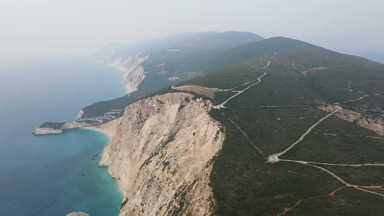 希腊爱奥尼亚群岛莱夫卡达海岸线鸟瞰图视频素材