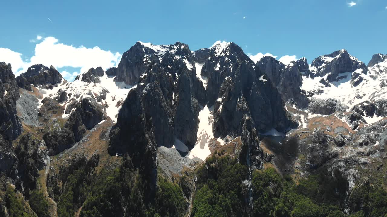 雪山与微岩加写在下面视频下载