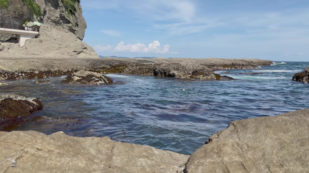 位于镰仓市附近风景如画的岛之岛的海景视频下载