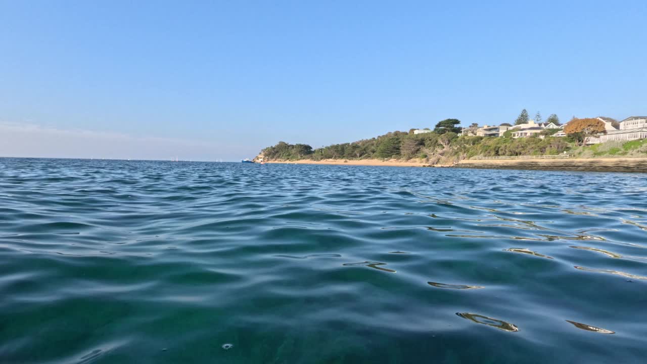 在墨尔本海岸线附近潜水视频素材