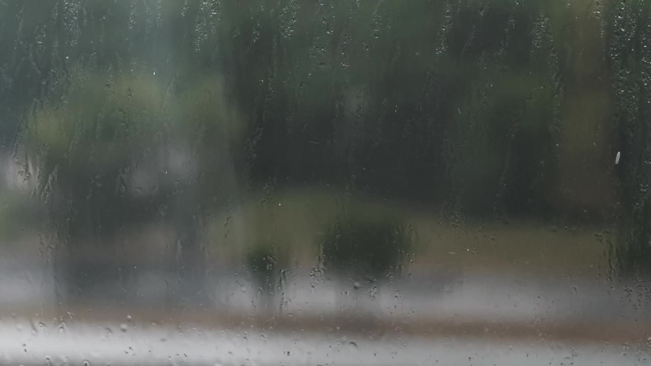雨落窗台-慢动作视频素材