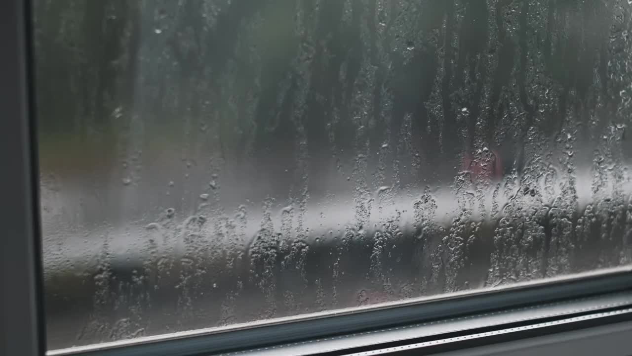 雨滴在窗口-宏视频素材