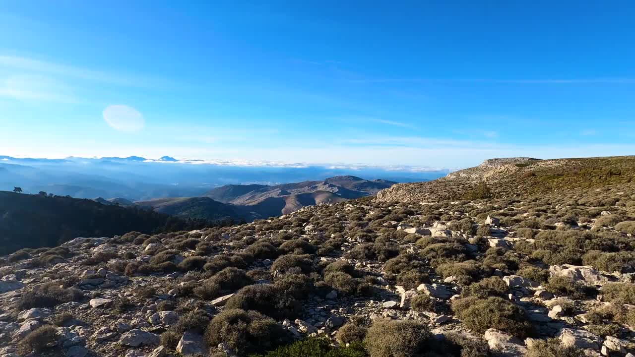 从徒步小径到托雷西拉峰的全景视频素材