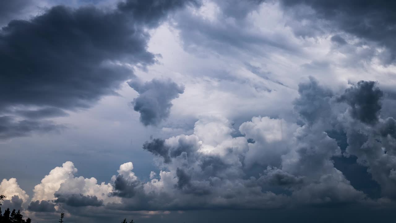 雨云延时4K。风暴天空快速运动。视频下载