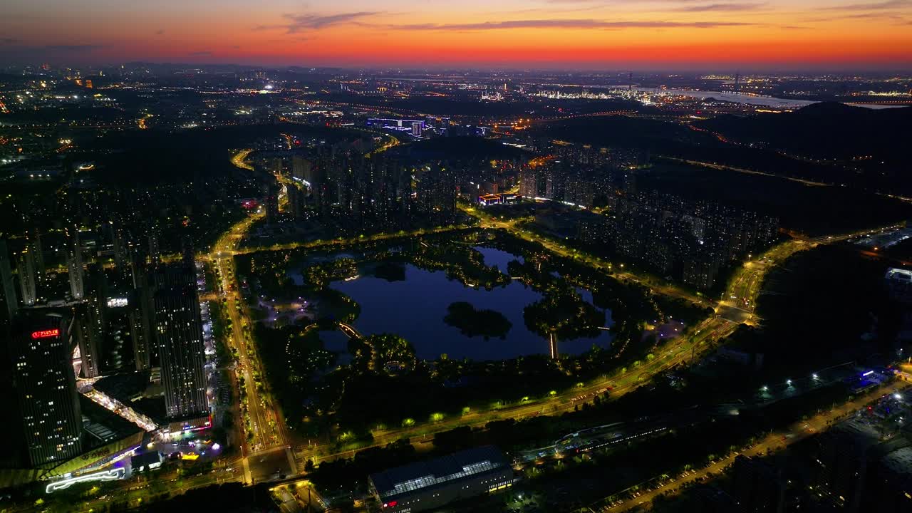 日落时分城市的鸟瞰图视频下载