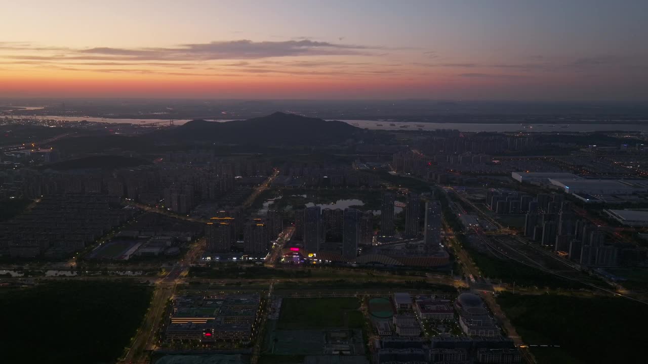 日落时分城市的鸟瞰图视频素材