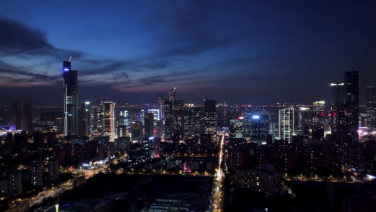 智能互联城市天际线。未来网络概念，城市科技视频素材