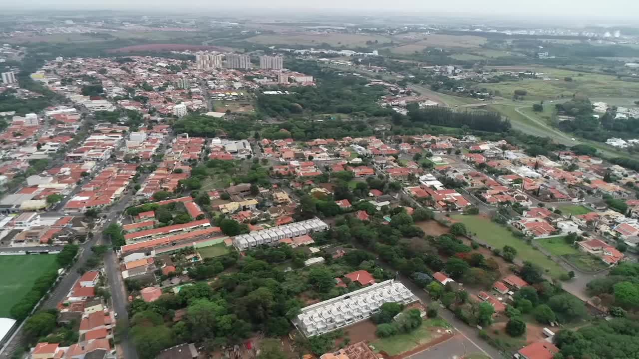 鸟瞰巴西<s:1>圣保罗州内陆城市Lindóia。视频下载