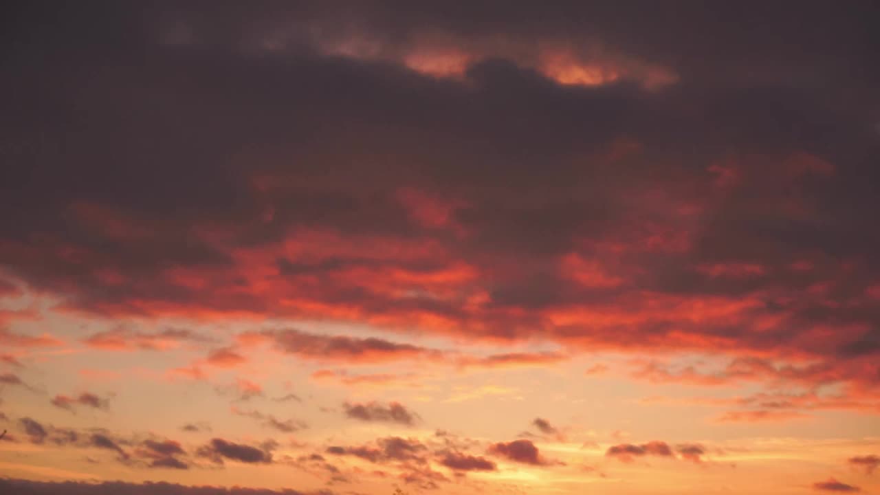 风景，冬天夕阳落在村里视频下载