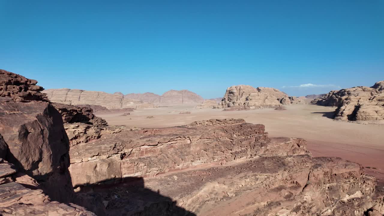 雄伟的日落在Al Ghuroub在Wadi Rum沙漠，约旦视频素材