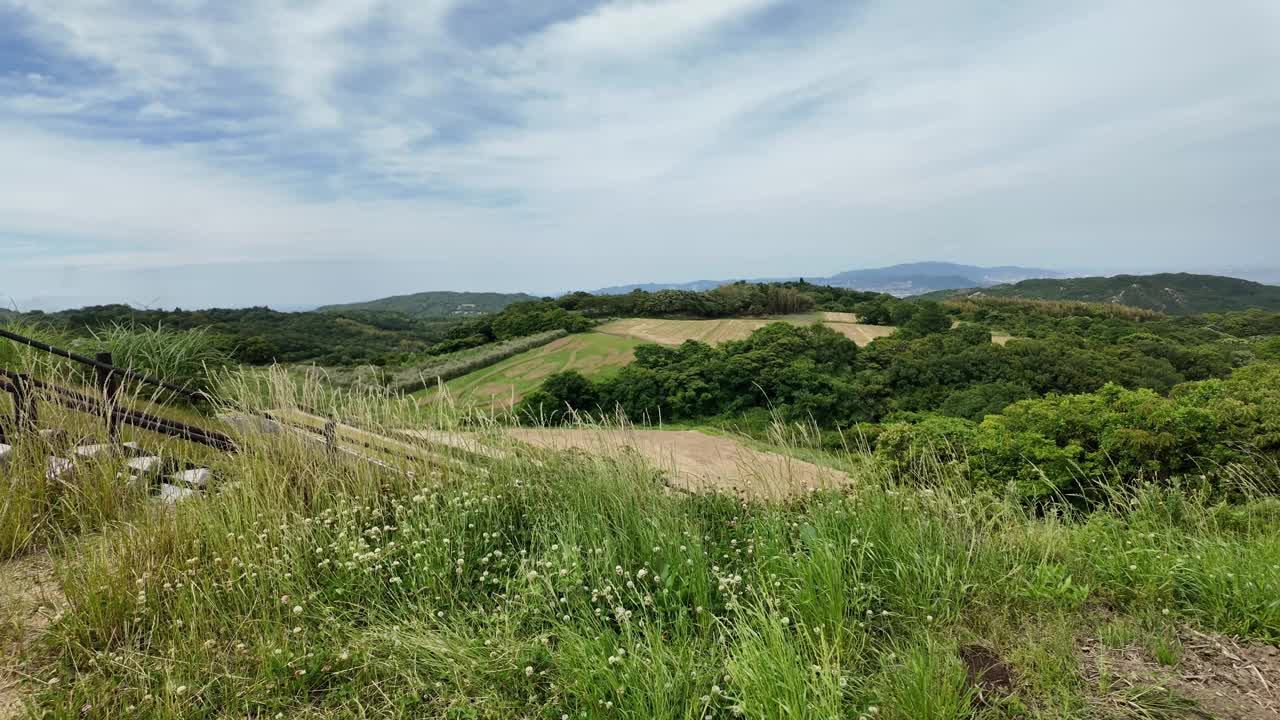 从山顶俯瞰山景视频素材