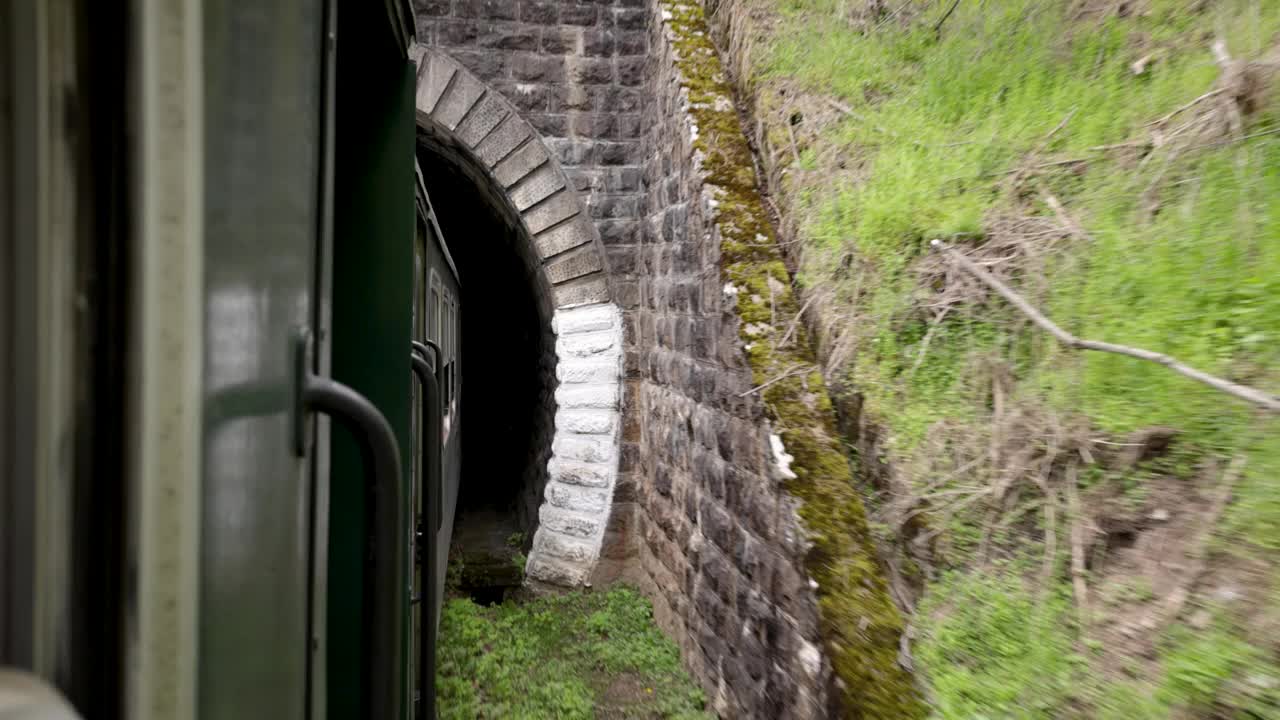 高山客运列车视频素材