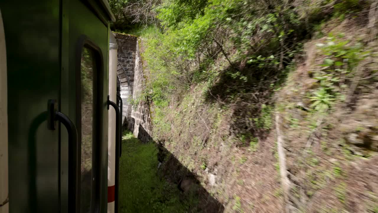 高山客运列车视频素材