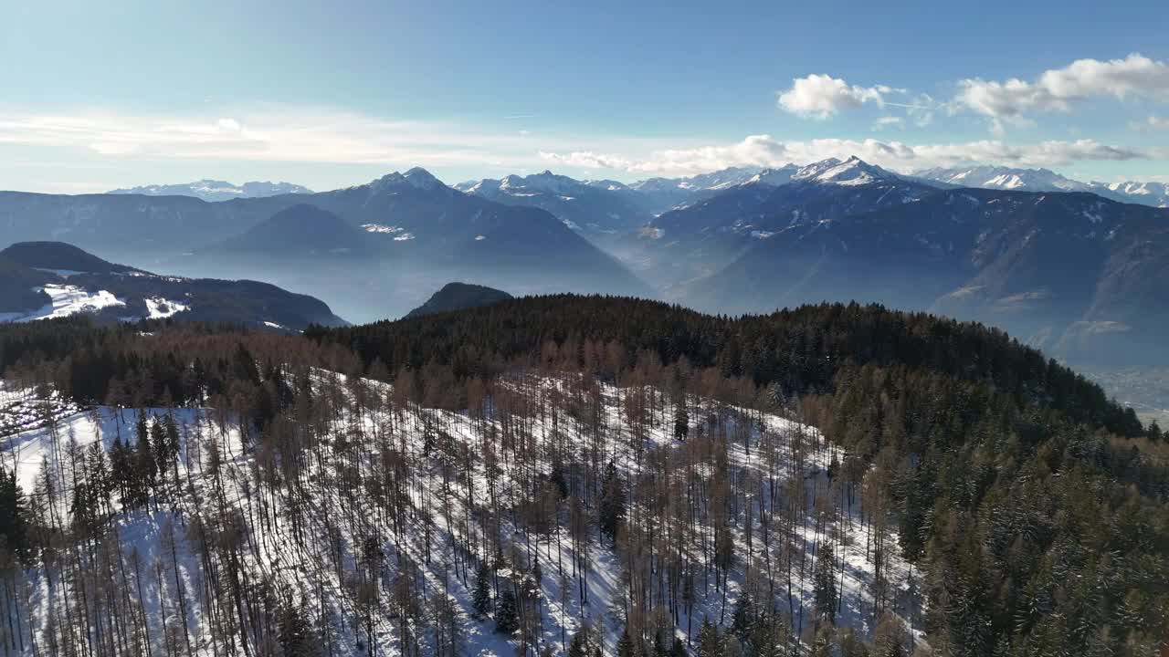 雄伟的白云石阿尔卑斯山冬季全景视频素材