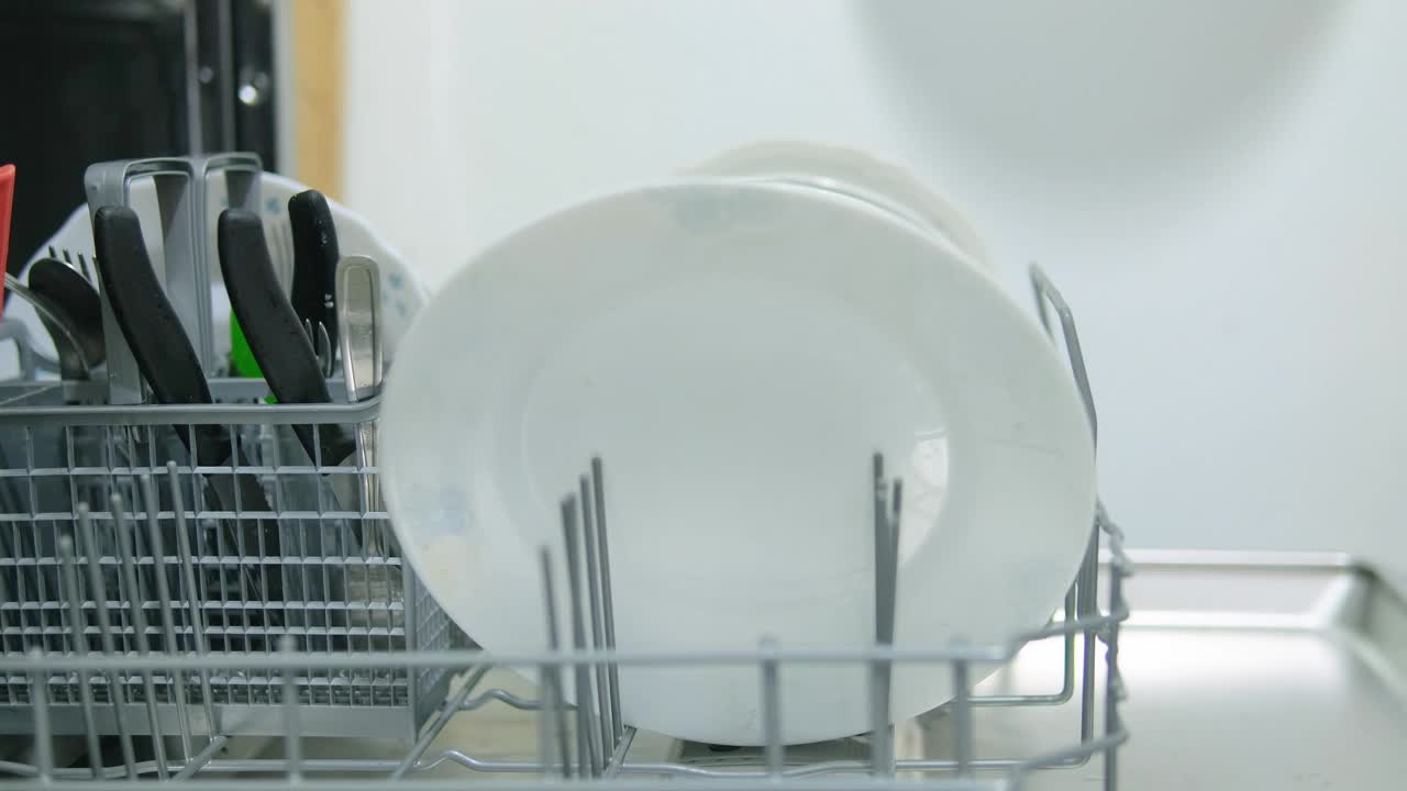 人用洗碗机作为家务日常用品、家用电器视频下载