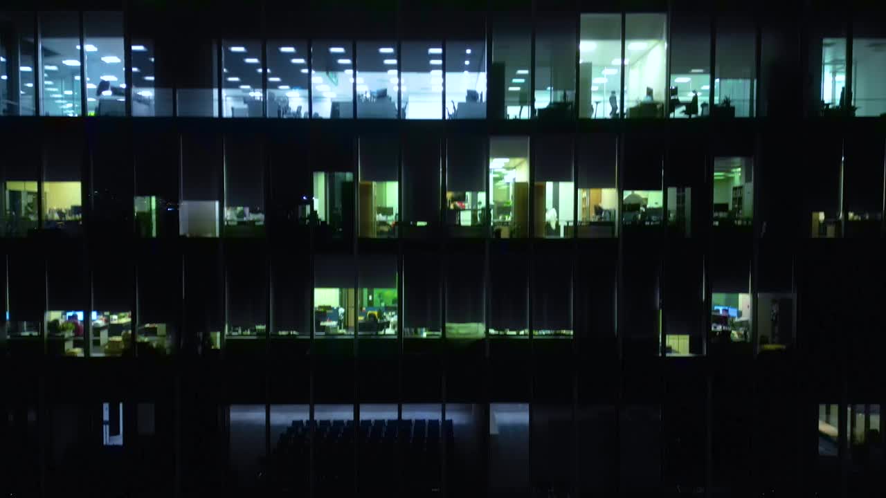 航拍办公楼夜景视频下载
