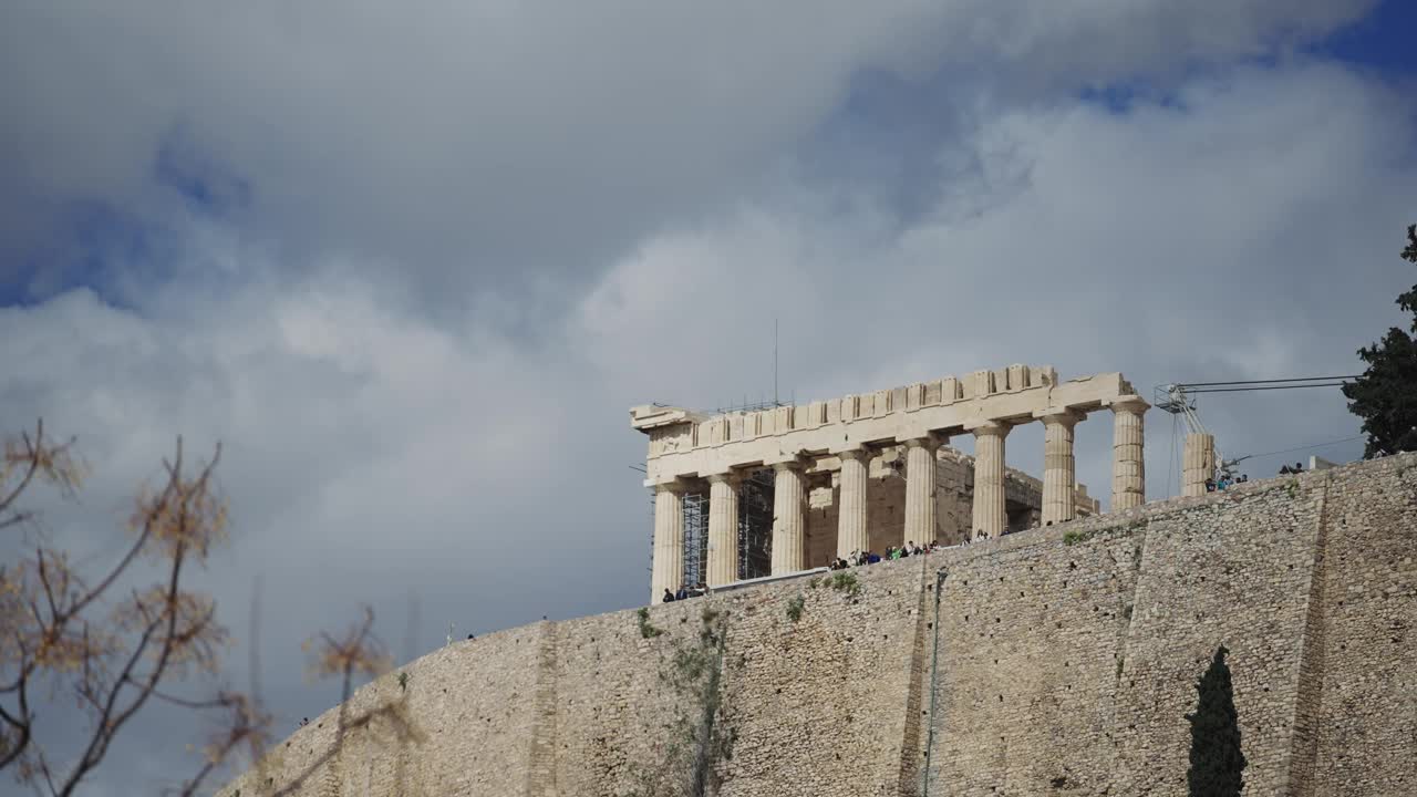 希腊雅典卫城山上令人惊叹的帕台农神庙全景视频素材