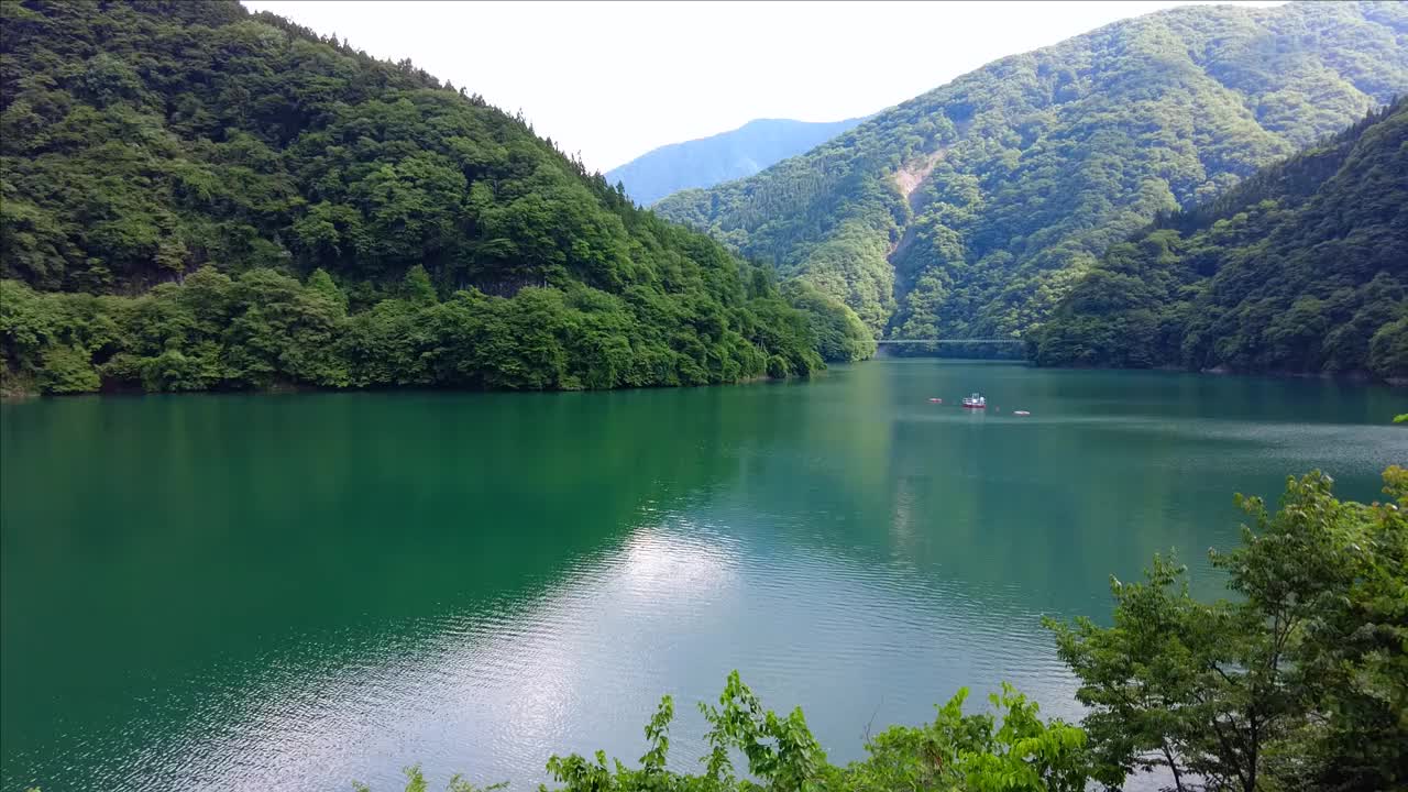 秩父湖，一个堰塞湖视频素材