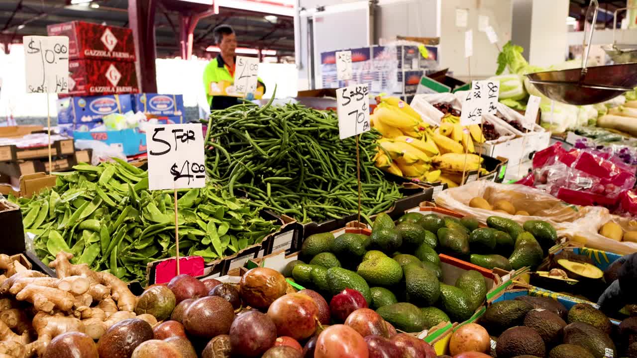 水果和蔬菜市场场景视频素材