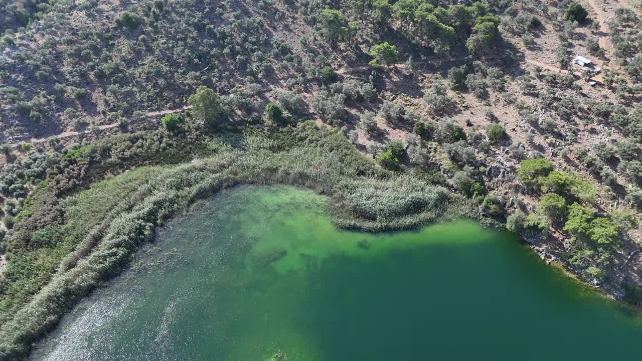 达拉曼的科卡湖(科卡湖)，无人机拍摄了4K视频视频素材