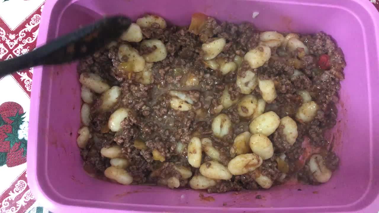 美味的土豆团子和肉准备吃视频下载