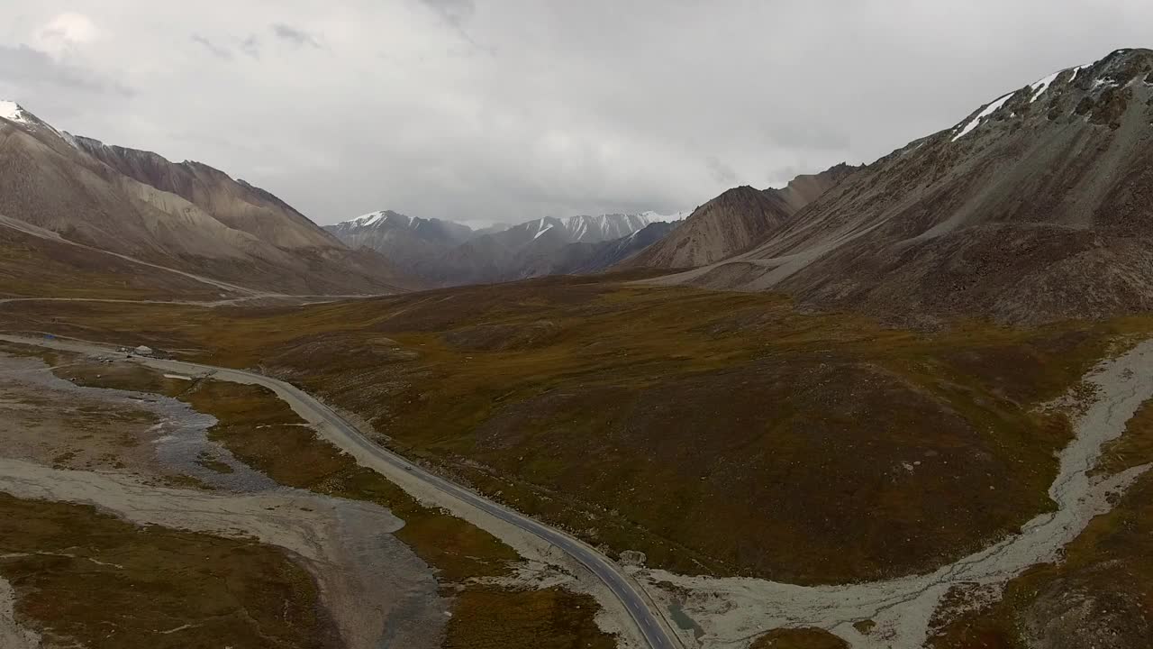 喜马拉雅和喀喇昆仑山脉鸟瞰图，巴基斯坦。视频素材